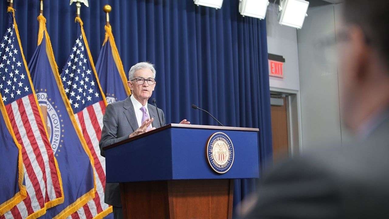 Fed/Powell: Şu anda kimse faiz artırımı çağrısı yapmıyor,  politikanın kısıtlayıcı görünmesi için bir durum yok