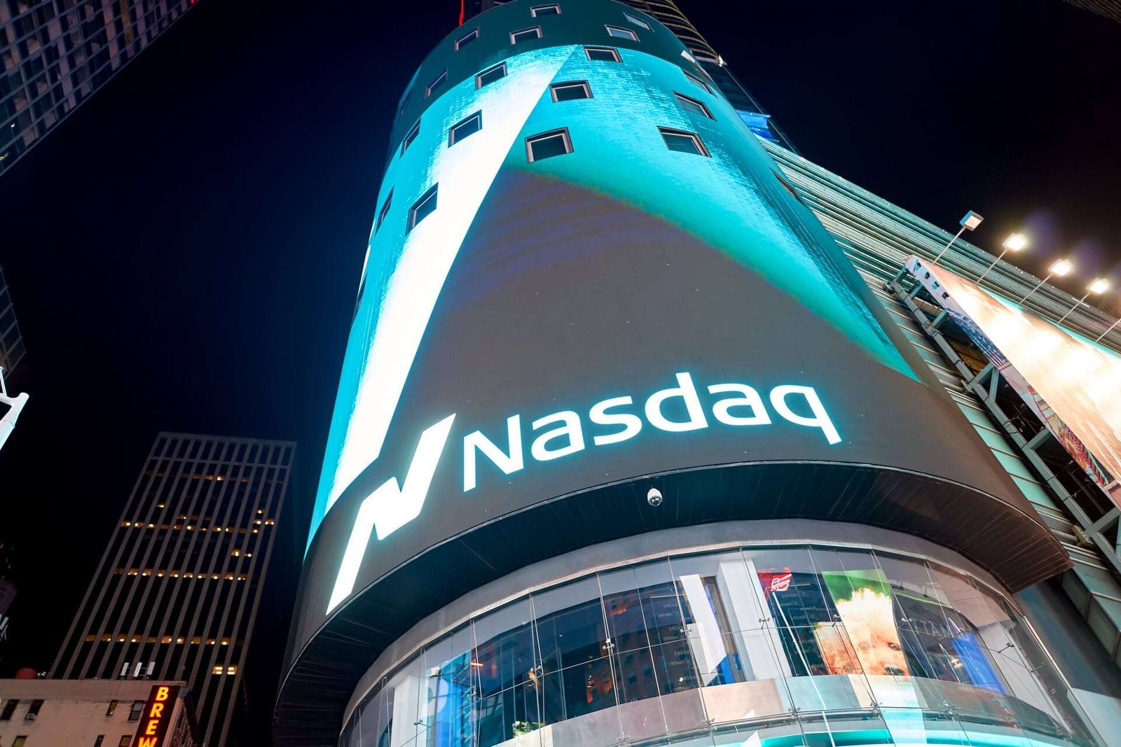 Cerebras, Nasdaq'taki ilk işlem gününde yüzde 89 yükseldi