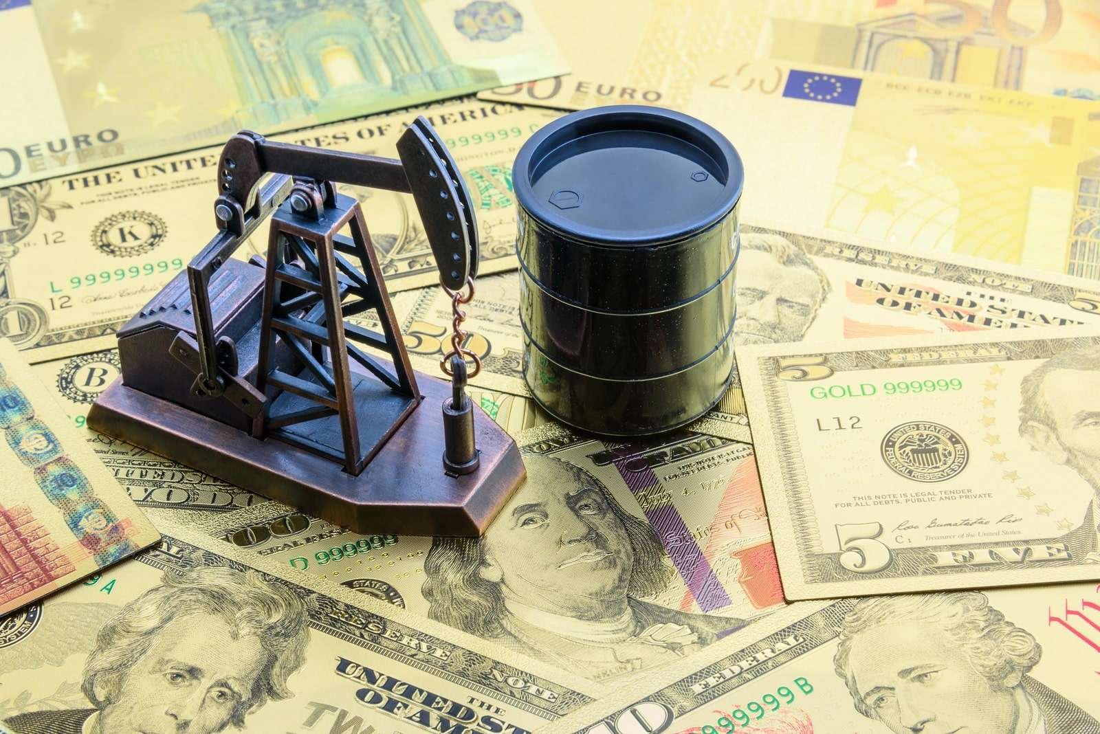 Petrol, BAE'deki saldırı ve İran gerilimiyle iki haftanın zirvesini gördü