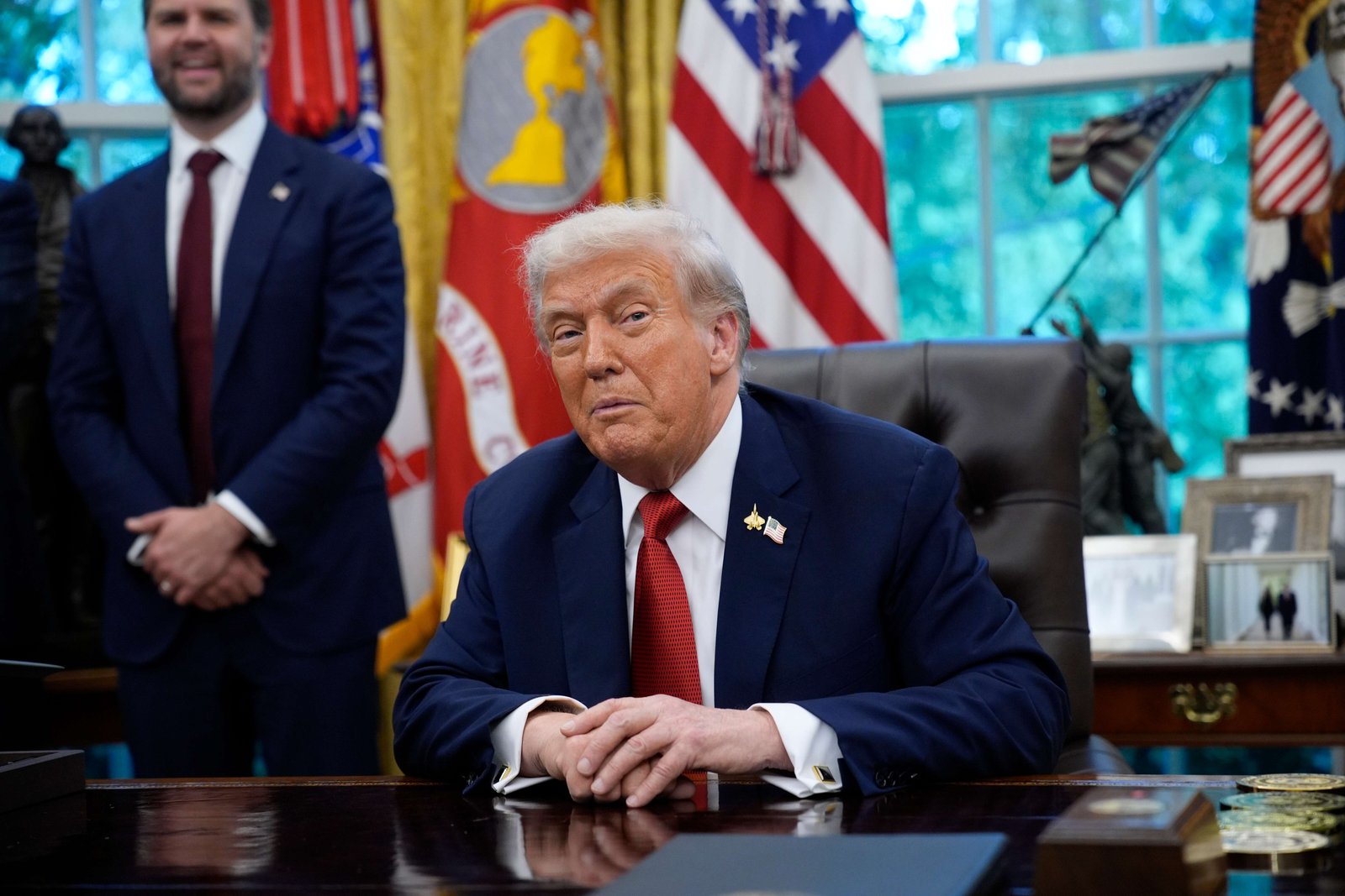 Trump'ın onay oranı yeniden dip seviyeye yaklaştı