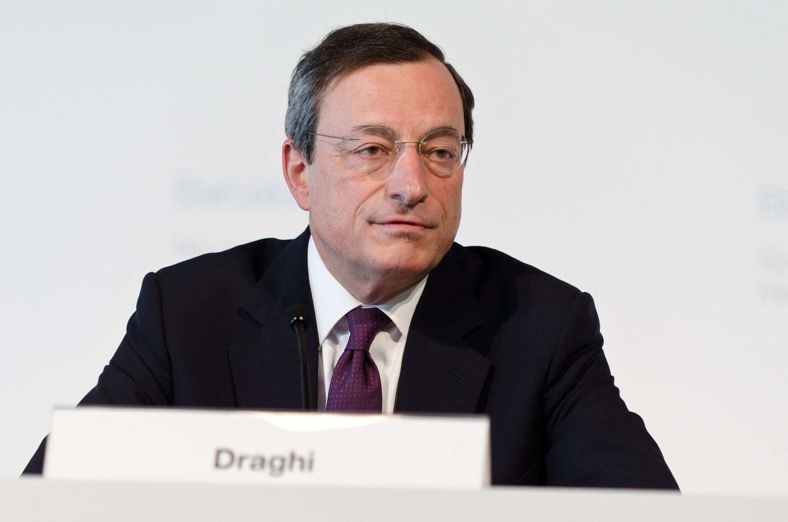 AB, Putin'le olası temaslar için Merkel ve Draghi isimlerini tartışıyor