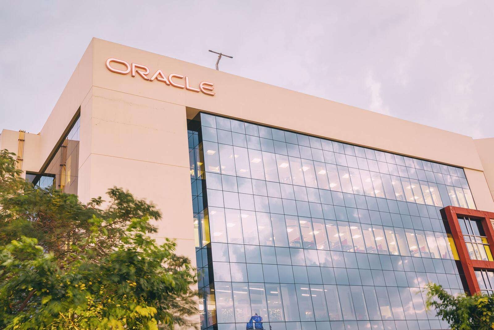 Oracle  hisseleri sermaye harcaması planları sonrası sert düştü