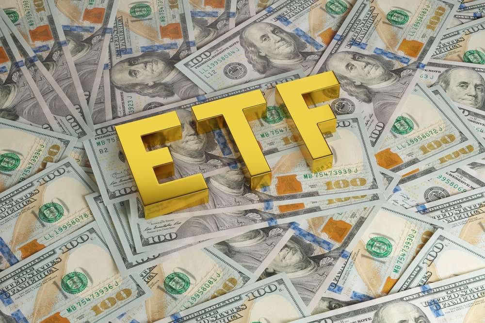 ETF'lerden çıkışlar ons altın fiyatlarını aşağı çekti