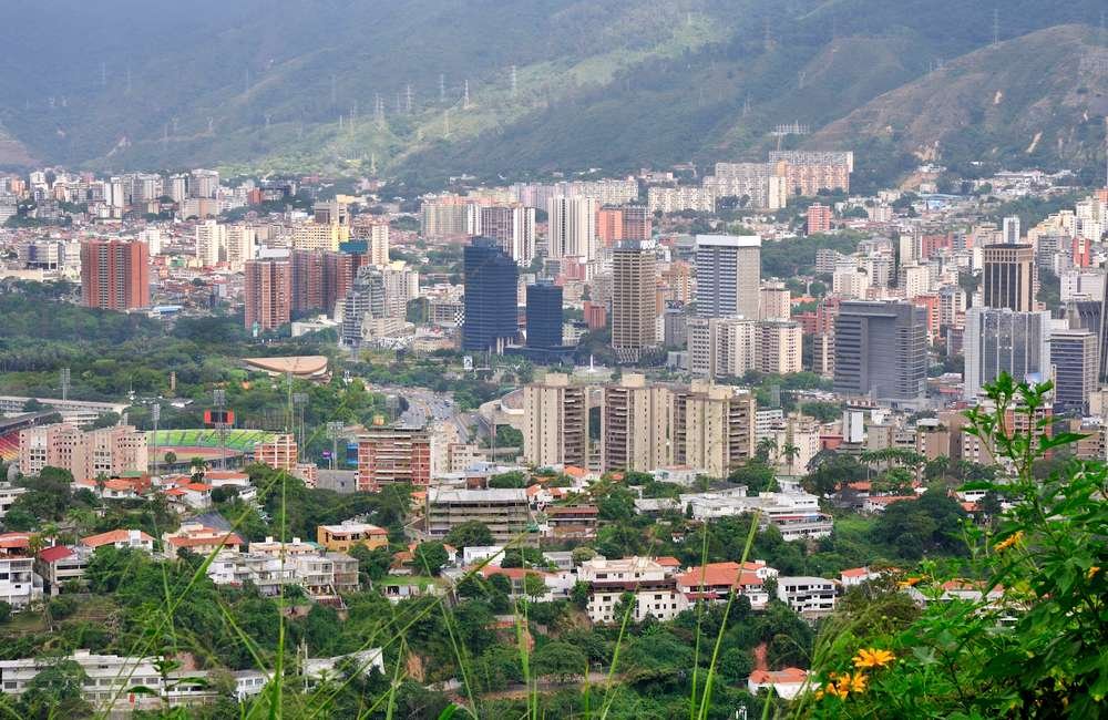 Venezuela'da art arda iki büyük deprem: Başkentte binalar çöktü