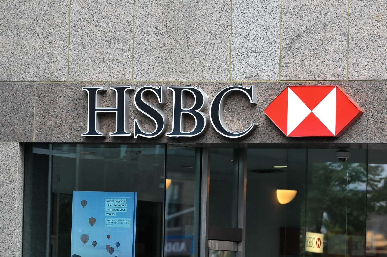 HSBC, Türkiye'deki bazı operasyonlarını gözden geçirmeye aldı