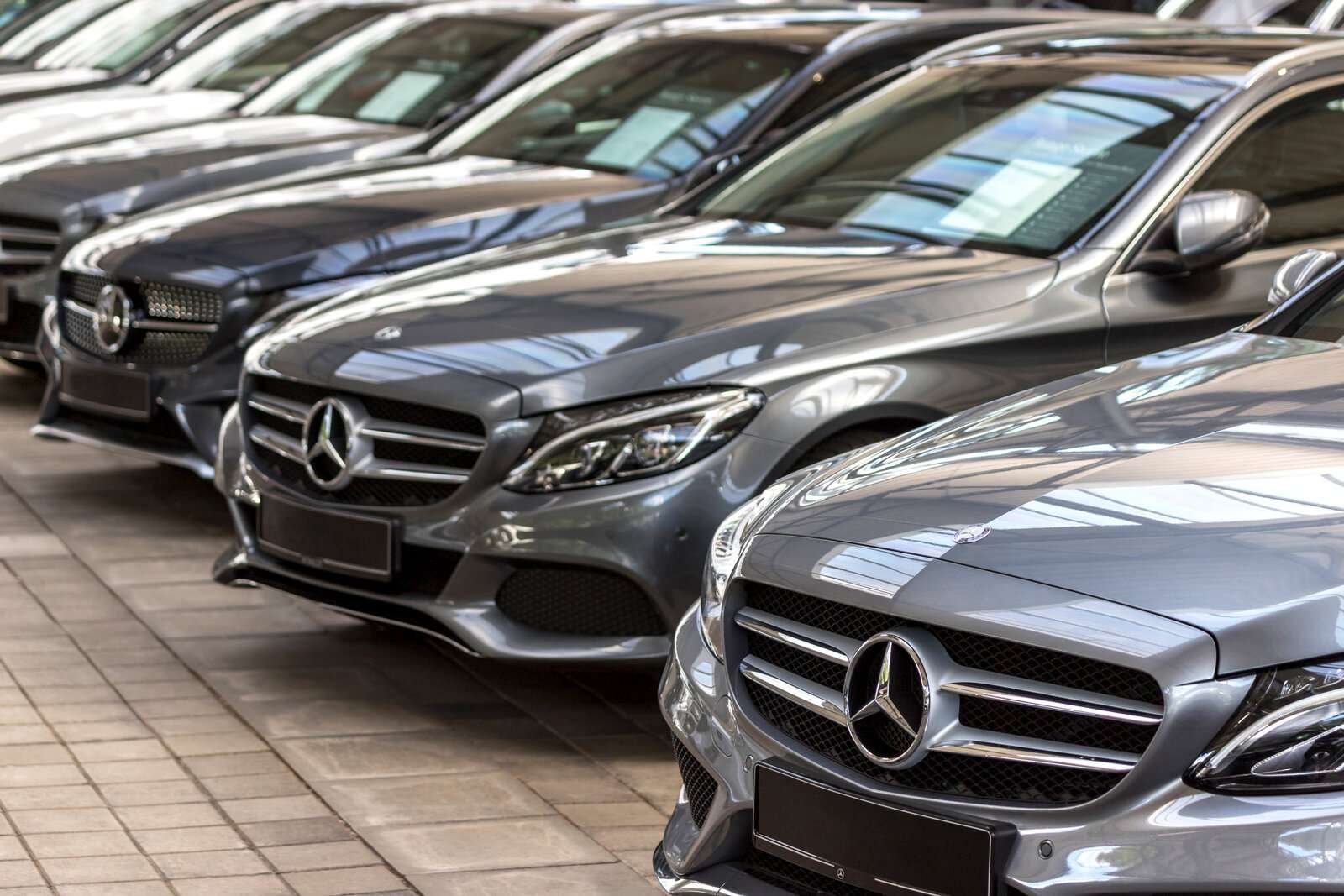 Mercedes-Benz'in otomobil satışları ikinci çeyrekte yüzde 8 düştü