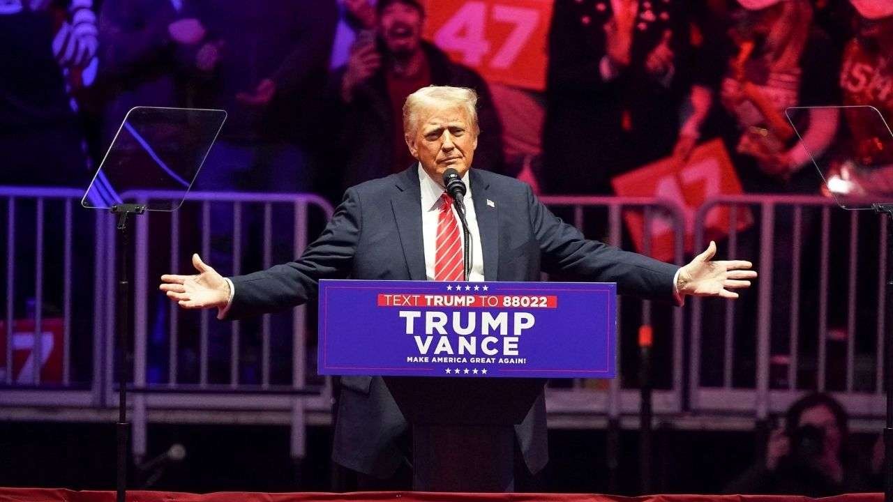 Trump: Hürmüz Boğazı'ndan geçiş için kimse ücret talep etmemeli