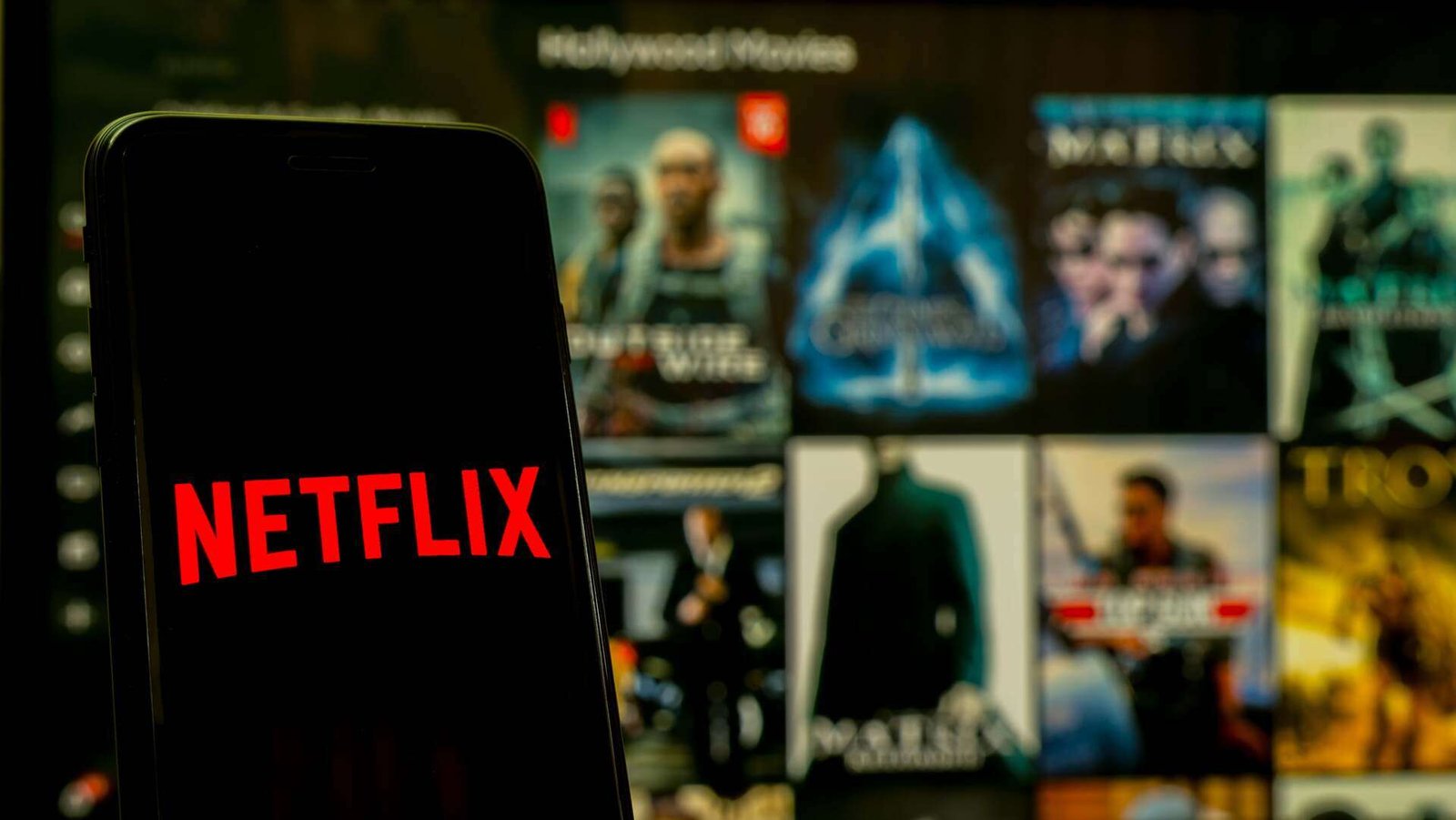 Netflix'in üçüncü çeyrek tahminleri hayal kırıklığı yarattı, hisseler sert düştü