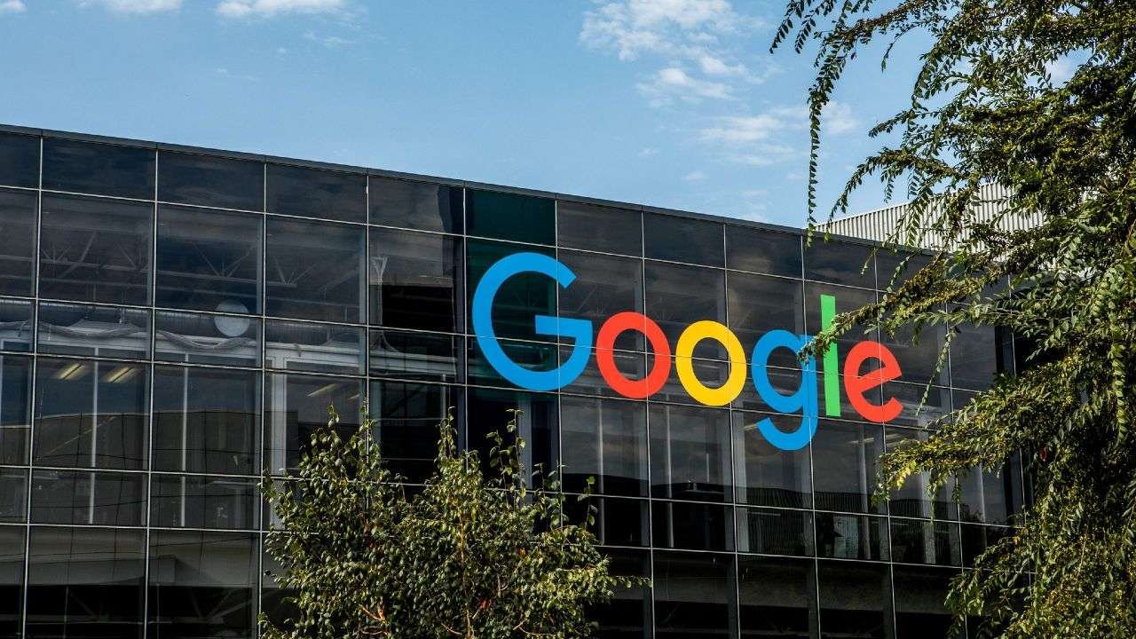Google, AB Yapay Zeka Yasası'nın şeffaflık kurallarını imzaladı