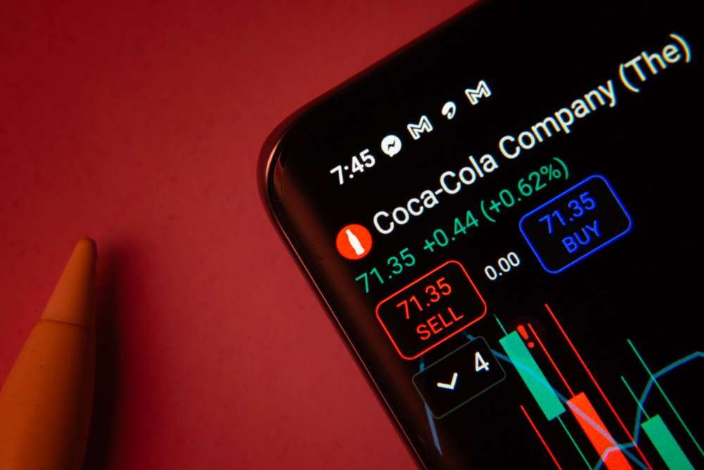 Coca-Cola beklentilerin üzerinde performans gösterdi, yıl sonu kar tahminini yükseltti