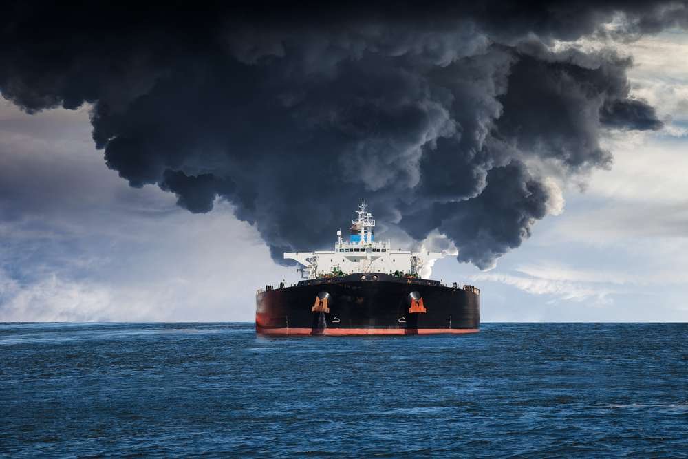 Hürmüz Boğazı'nda bir tanker daha vuruldu