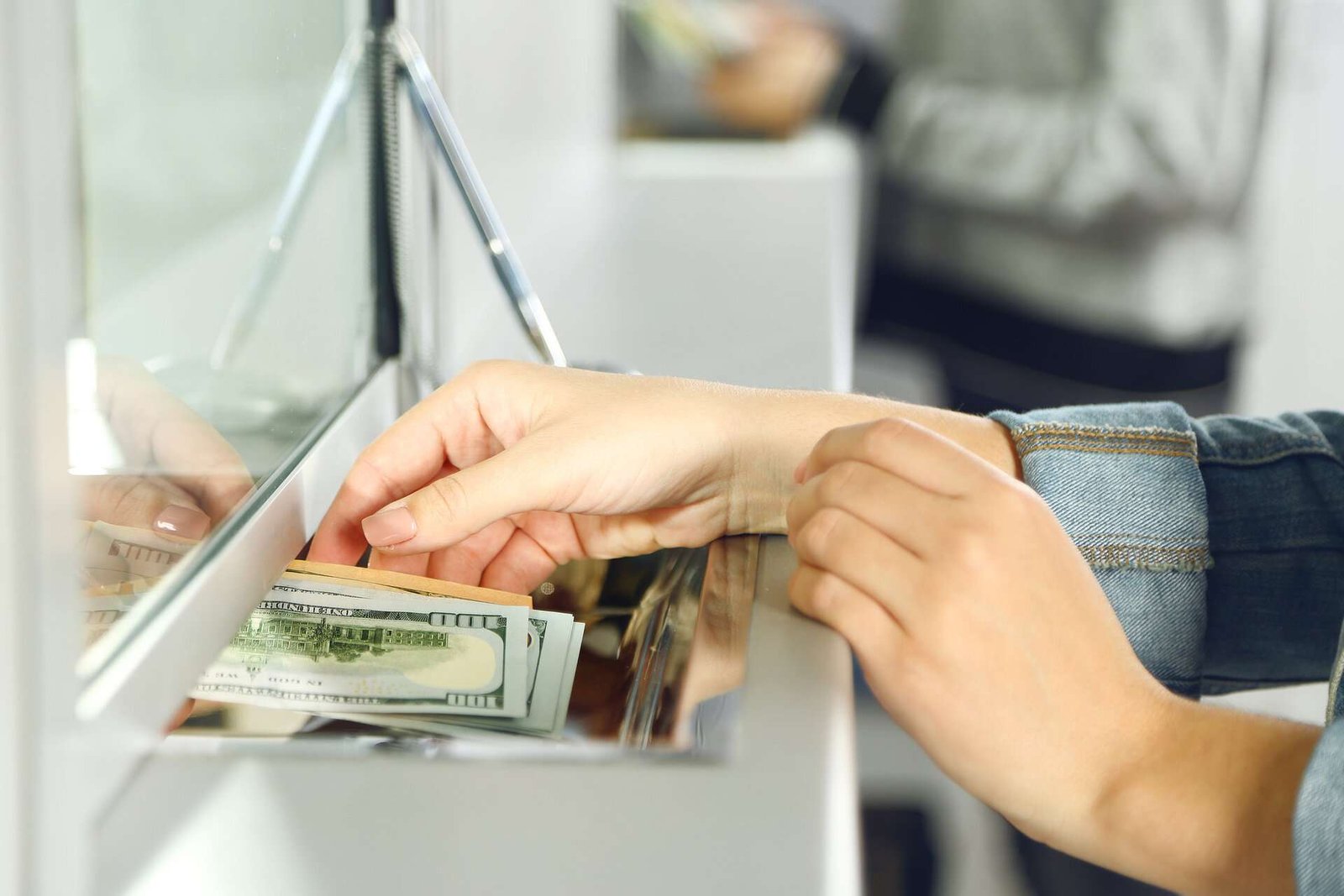 Yurt içi yerleşiklerin döviz mevduatı  3,55 milyar dolar azaldı