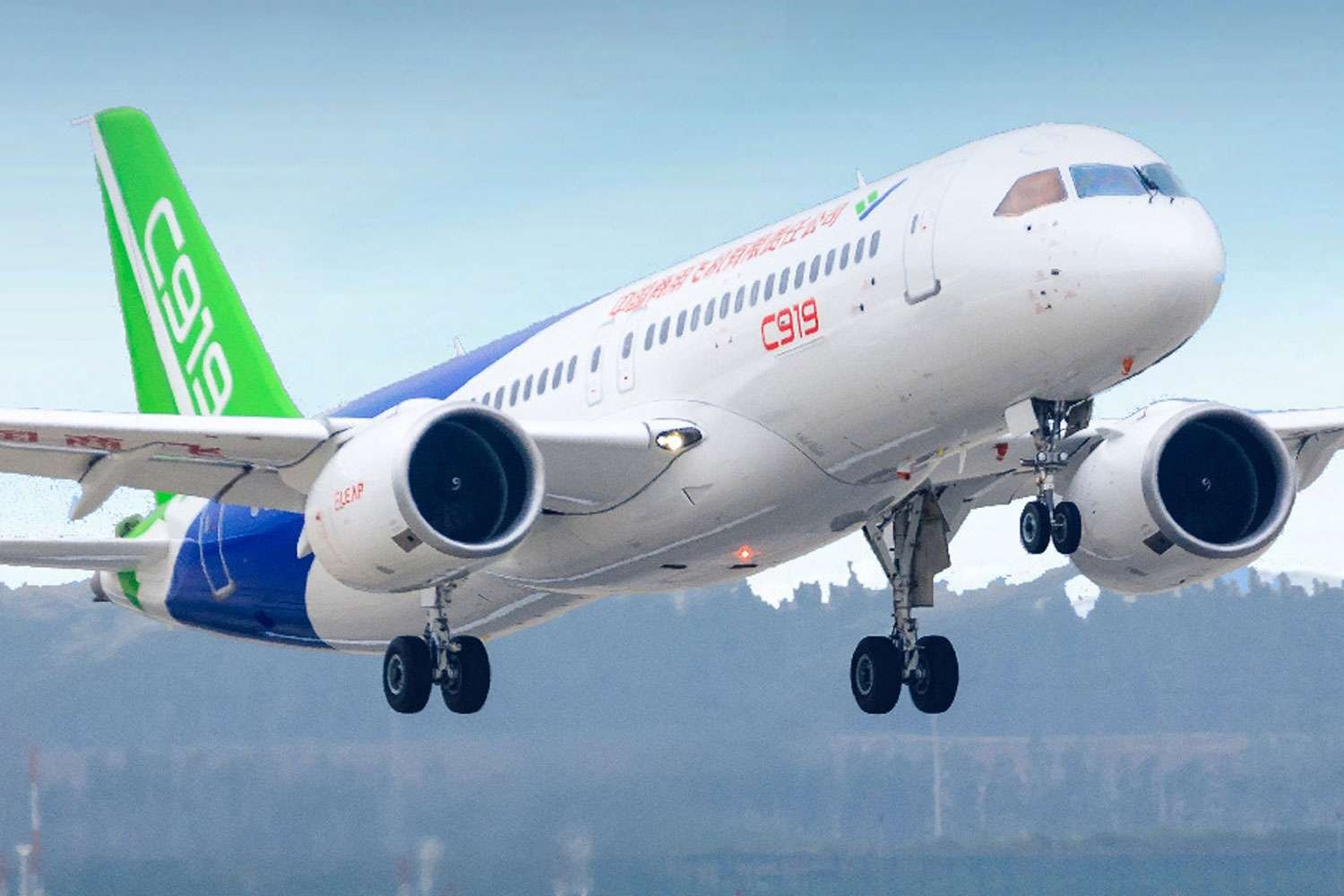 Çin'in C919 yolcu uçağı ilk uluslararası ticari seferine başladı