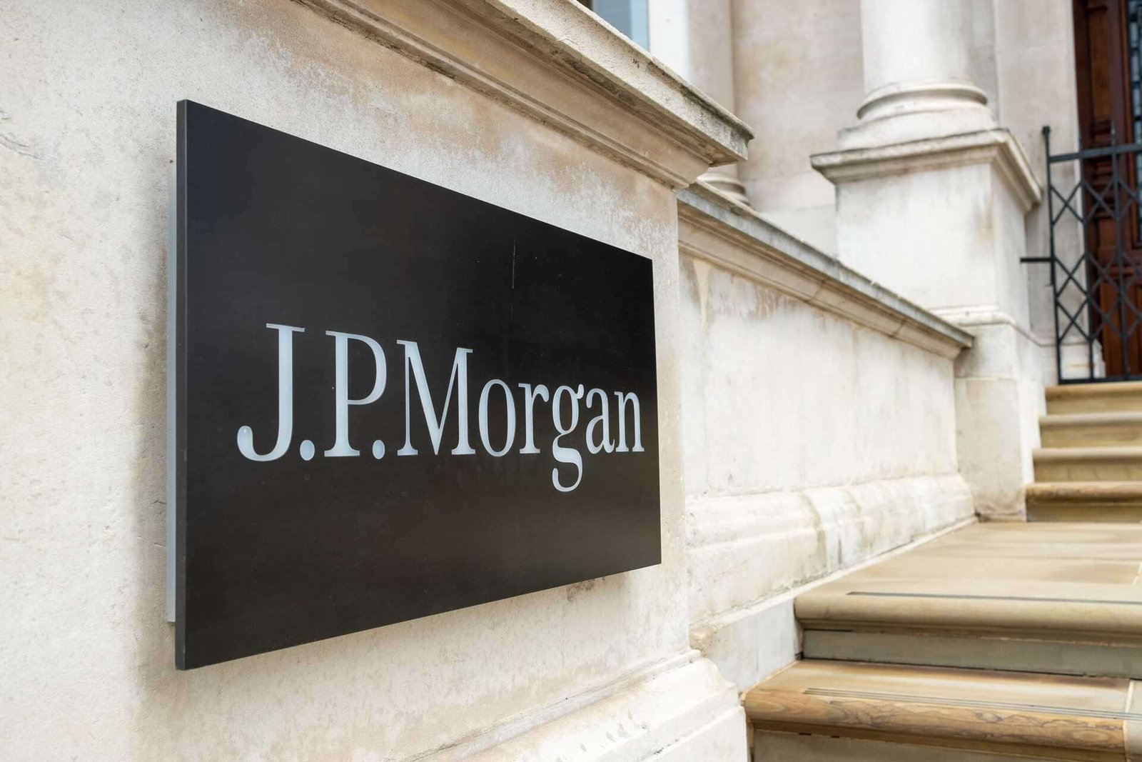 JPMorgan'a göre Fed faizleri sabit tutmalı, enflasyon kademeli gerileyecek
