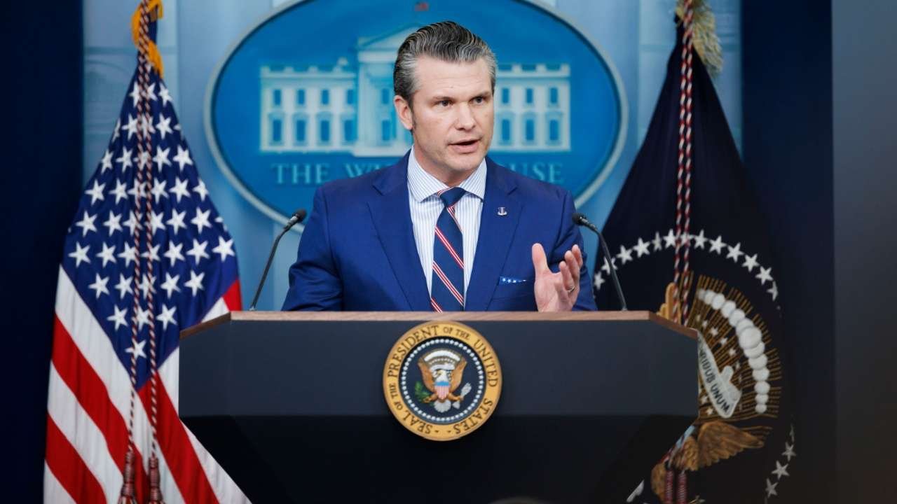 USS Abraham Lincoln krizi büyüyor:  Schumer'dan Hegseth'e "istifa" çağrısı