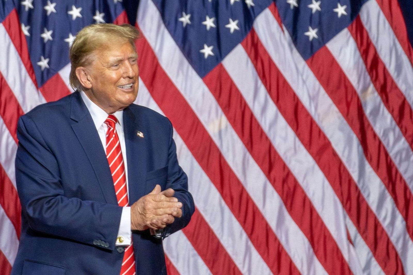 Trump'ın görev onay oranı ikinci başkanlık döneminin en düşük seviyesine indi