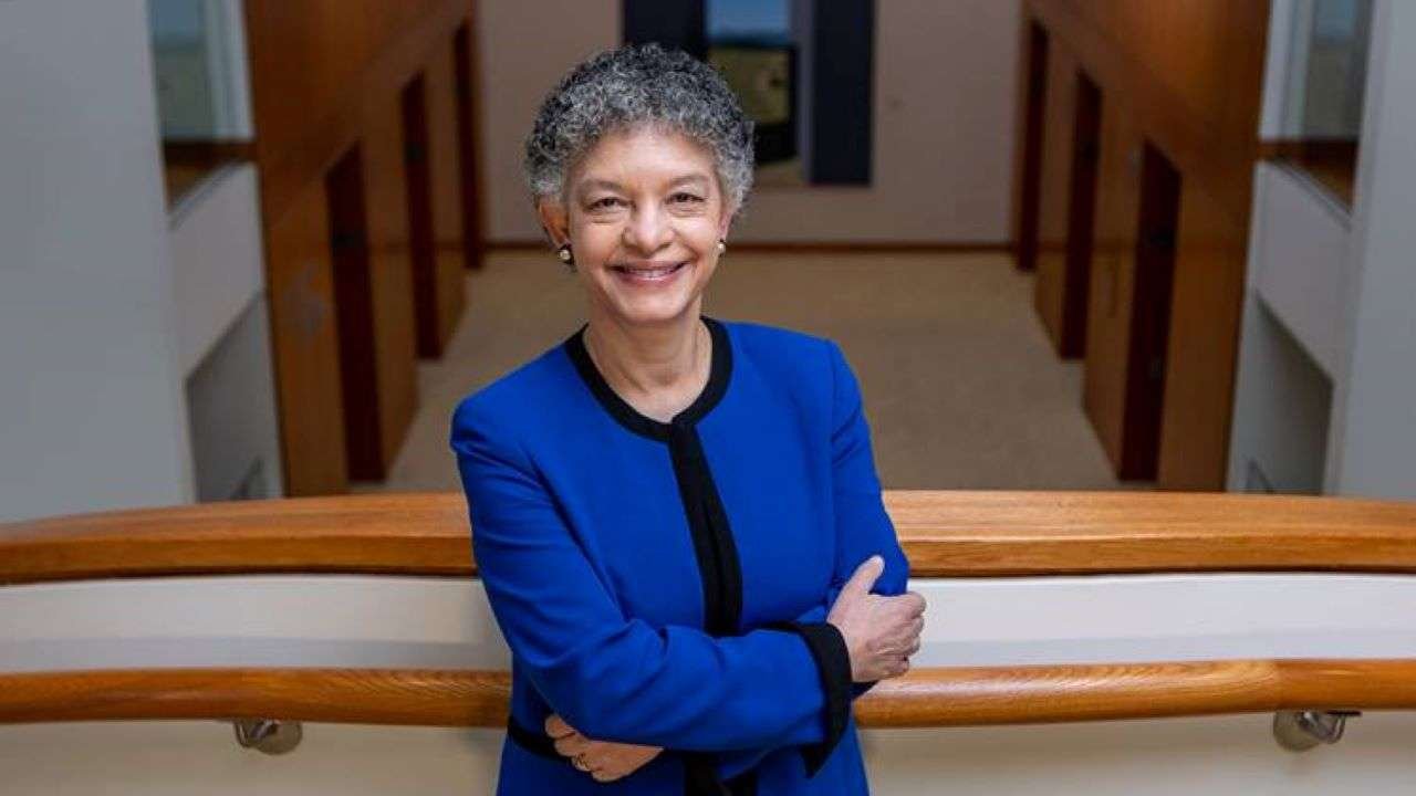 Fed/Collins: Dezenflasyon sürmezse yakında faiz artışını uygun görülebilir