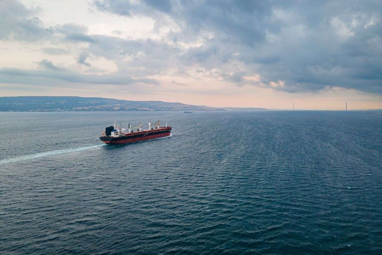 Hürmüz'de gemi trafiği 10 günlük ortalamanın üçte birinde