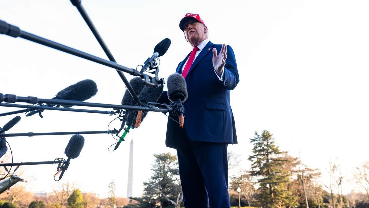 Trump'tan İran'a sert uyarı: "Karşılık verirse daha sert vururuz"