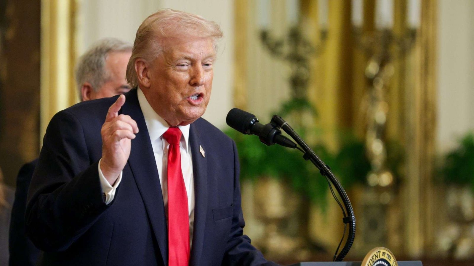 Trump: İran'ı müzakere masasına dönmeye zorlamıyorum