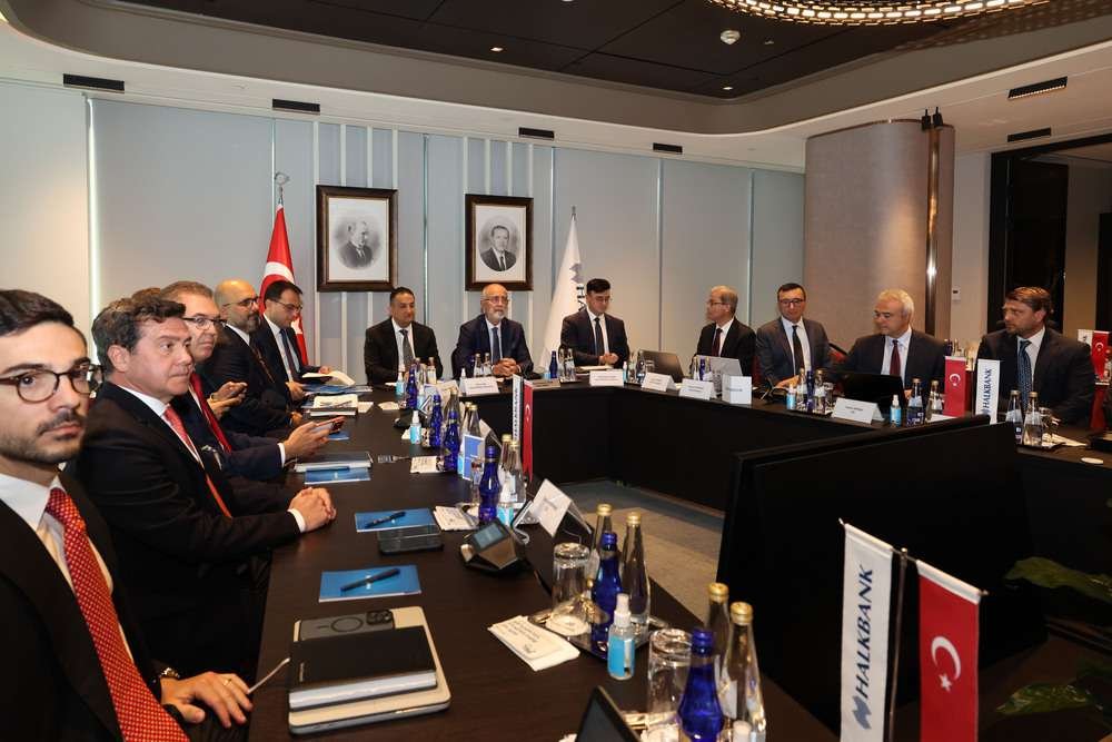 Halkbank yeni büyüme hikayesini yatırımcılara anlattı