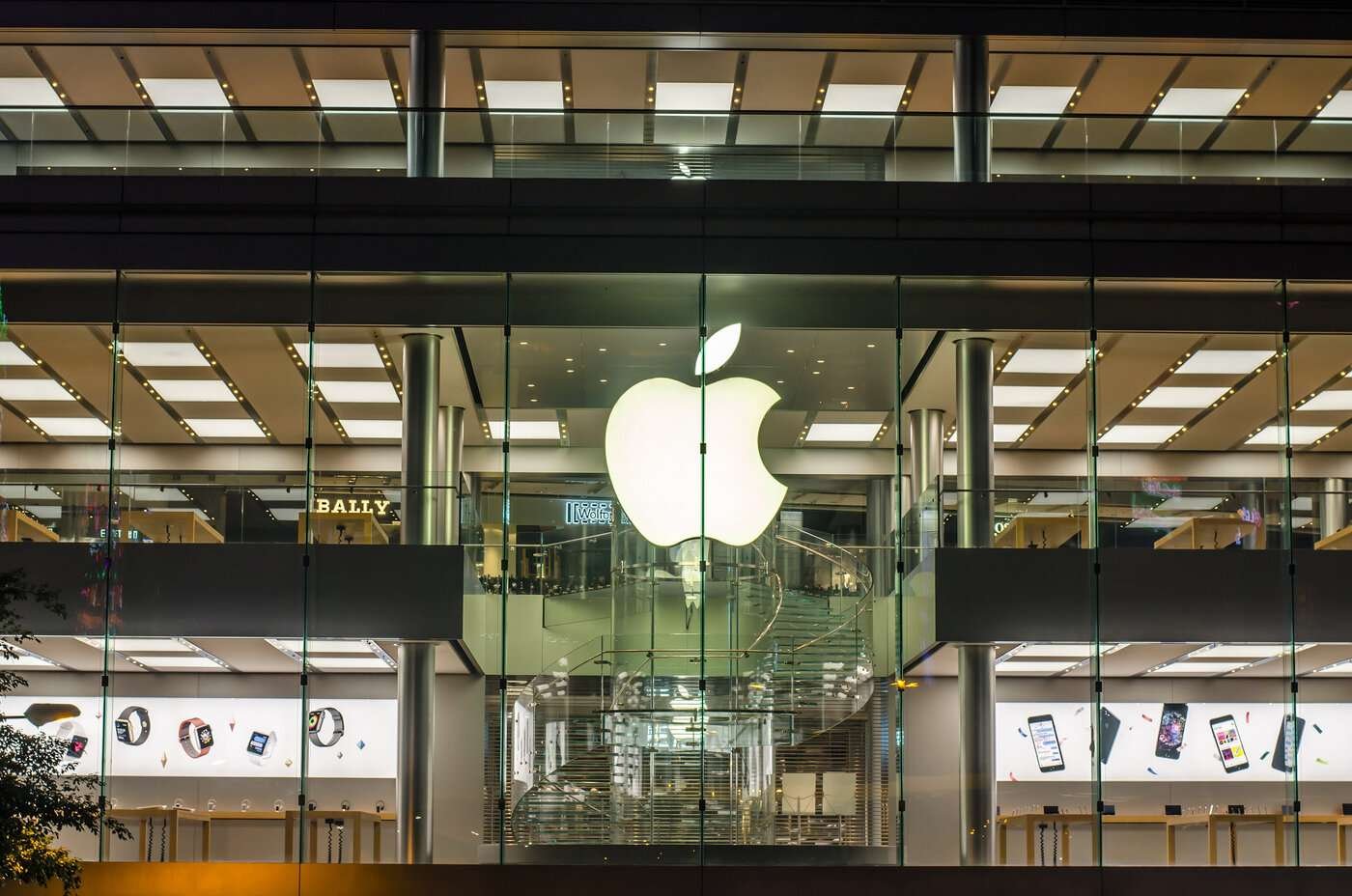 Apple'ın 2 bin dolarlık katlanabilir iPhone'u sahneye çıkıyor