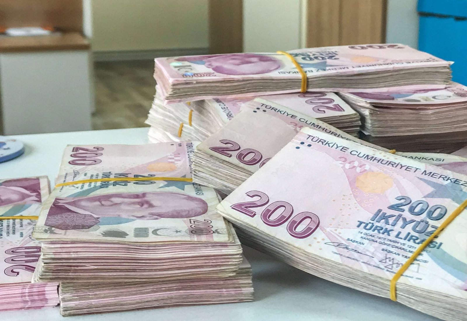 Bütçe ağustos ayında fazla verdi, ancak fazla geçen yıla göre sert düştü
