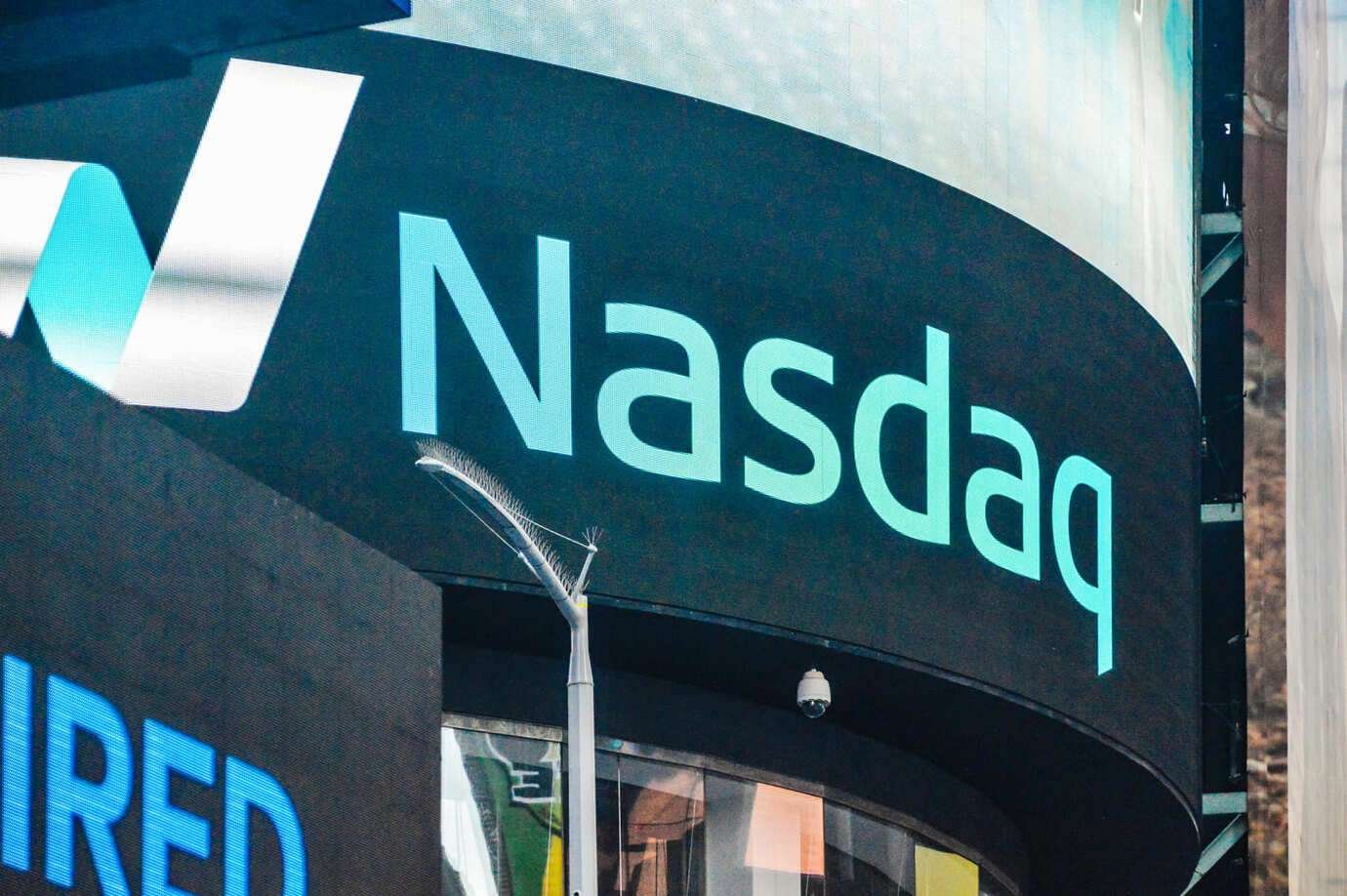 Wall Street'ta teknoloji rallisi: Nasdaq rekor kırdı