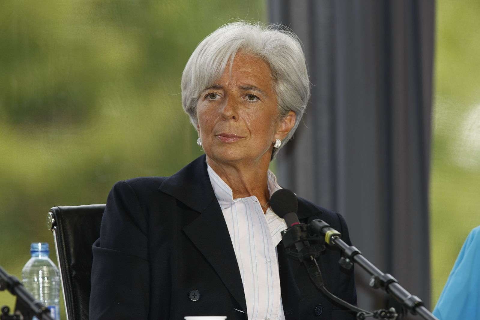 ECB Başkanı Lagarde: Şok büyük ancak tepki ölçülü olmalı