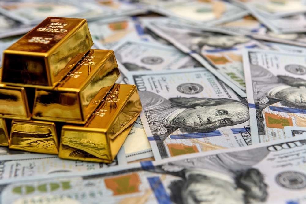 Altın güçlenen doların etkisiyle iki ayın en düşük seviyesine geriledi
