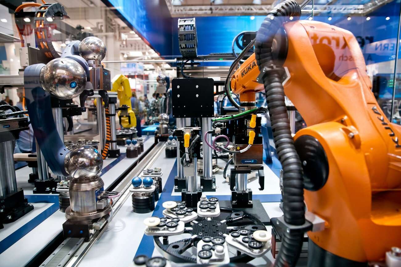 Almanya'da ekonomik büyüme ekimde yavaşlasa da imalat PMI yükseldi